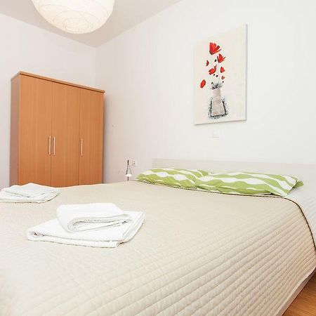 Kuvi Apartments Rovigno Esterno foto