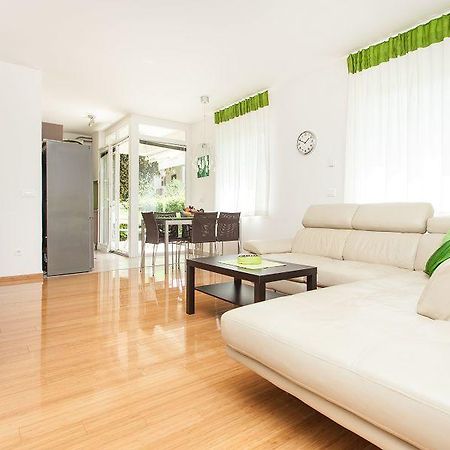 Kuvi Apartments Rovigno Esterno foto